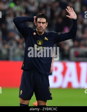 Turin, Italien. Oktober 2024. Juventus’ Dusan Vlahovic reagiert während eines Fußballspiels der Serie A zwischen Juventus und Lazio in Turin, Italien, am 19. Oktober 2024. Quelle: Federico Tardito/Xinhua/Alamy Live News Stockfoto