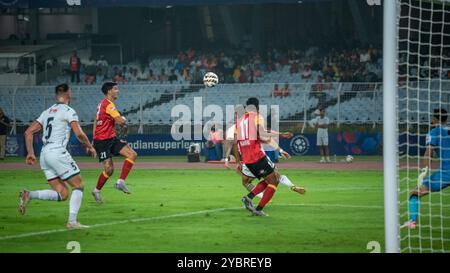 Kalkutta, Indien. Oktober 2024. Mohun Bagan Super Giant besiegte East Bengal FC am 19. Oktober 2024 im Kalkutta Derby von ISL 2024-25 mit 2-0. Die Torschützen sind Jamie Maclaren und Dimitri Petratos(P) für MBSG. Verschiedene Action-Momente des Spiels. (Foto von Amlan Biswas/Pacific Press) Credit: Pacific Press Media Production Corp./Alamy Live News Stockfoto