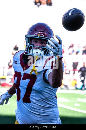 College Park, USA. Oktober 2024. COLLEGE PARK, MD - 19. OKTOBER: USC Trojans Tight End Lake McRee (87) vor einem Big10-Fußballspiel zwischen den Maryland Terrapins und den USC Trojans am 19. Oktober 2024 im SECU Field im College Park, Maryland. (Foto: Tony Quinn/SipaUSA) Credit: SIPA USA/Alamy Live News Stockfoto