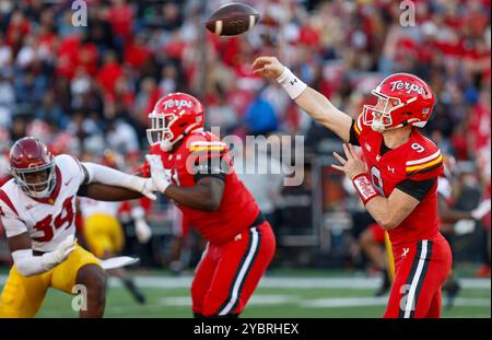 19. Oktober 2024: University of Maryland Terrapins QB #9 Billy Edwards Jr. wirft den Fußball während eines NCAA-Fußballspiels zwischen der University of Maryland Terrapins und der University of Southern California Trojans im SECU Stadium im College Park MD Justin Cooper/CSM Stockfoto