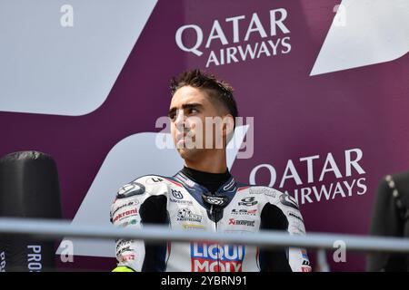 MELBOURNE, AUSTRALIEN. Oktober 2024. Im Bild: Senna Agius, Nr. 81 aus Australien, reitet für Liqui Moly Husqvarna Intact GP und feierte den 3. Platz bei seinem Grand prix zu Hause während der Moto2-Podiumsfeier beim Qatar Airways Australian Motorcycle Grand Prix 2024 auf dem Phillip Island Circuit. Quelle: Karl Phillipson/Alamy Live News Stockfoto