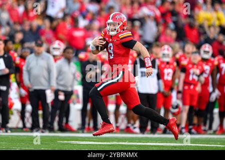 19. Oktober 2024: Der Maryland Terrapins Quarterback Billy Edwards Jr. (9) spielt den Ball während des NCAA-Fußballspiels zwischen den Maryland Terrapins und den USC Trojans im SECU Stadium im College Park, MD Reggie Hildred/CSM Stockfoto