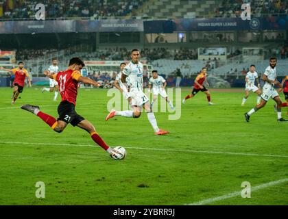 Kalkutta, Westbengalen, Indien. Oktober 2024. Mohun Bagan Super Giant besiegte East Bengal FC am 19. Oktober 2024 im Kalkutta Derby von ISL 2024-25 mit 2-0. Die Torschützen sind Jamie Maclaren und Dimitri Petratos(P) für MBSG. Verschiedene Action-Momente des Spiels. (Kreditbild: © Amlan Biswas/Pacific Press via ZUMA Press Wire) NUR REDAKTIONELLE VERWENDUNG! Nicht für kommerzielle ZWECKE! Stockfoto