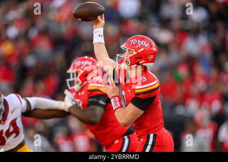 19. Oktober 2024: Der Maryland Terrapins Quarterback Billy Edwards Jr. (9) wirft einen Pass während des NCAA-Fußballspiels zwischen den Maryland Terrapins und den USC Trojans im SECU Stadium im College Park, MD Reggie Hildred/CSM Stockfoto