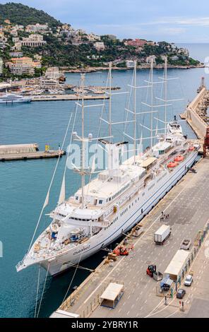 Das Schoner-Kreuzfahrtschiff Club Med 2 liegt in Port Lympia, Nizza, Provence-Alpes-Côte d'Azur, Alpes-Maritimes, Frankreich Stockfoto