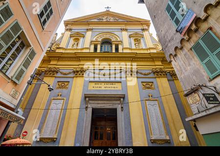 Blick auf die Eglise Saint-Jacques-le-Majeur de Nice aus dem 17. Jahrhundert in Place du Jesus, Nizza, Provence-Alpes-Côte d'Azur, Alpes-Maritimes, Frankreich Stockfoto