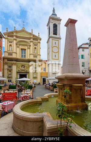 La Fontaine historique d'Obélisque vor der Kathedrale von Nizza, Place Rossetti, Nizza, Provence-Alpes-Côte d'Azur, Alpes-Maritimes, Frankreich Stockfoto