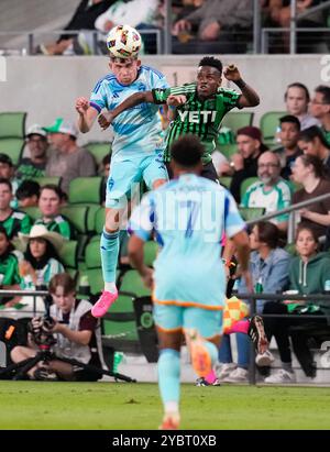 Austin, Texas, USA. Oktober 2024. Der Colorado Rapids-Verteidiger Sam Vines (3) springt gegen Austin FC Forward JÃ¡der Obrian (11) während eines Major League Soccer Matches am 19. Oktober 2024 in Austin, Texas. Austin gewann mit 3:2. (Kreditbild: © Scott Coleman/ZUMA Press Wire) NUR REDAKTIONELLE VERWENDUNG! Nicht für kommerzielle ZWECKE! Stockfoto