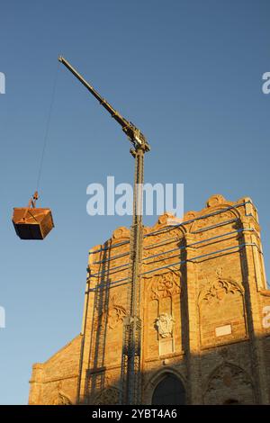 Wiederauffüllungsarbeiten nach dem Erdbeben der Stiftskirche in San Ginesio Macerata Stockfoto