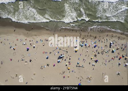 Luftbilddokumentation eines freien Strandes im Sommer Stockfoto