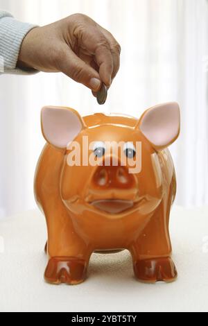 Lohnt es sich immer noch zu sparen? Stockfoto