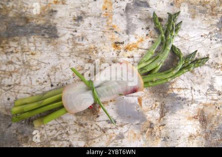 Zweiter Kurs von Schwertfisch und Spargel Beilage Stockfoto