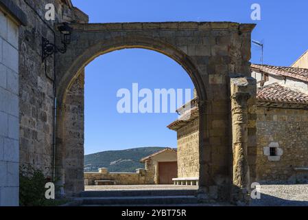 Landschaftlich schöner Blick auf das mittelalterliche Dorf FRIAS in Burgos Stockfoto