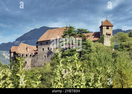 Schloss Runkelstein (Castel Roncolo) ist eine mittelalterliche Festung in der Nähe der Stadt Bozen in Südtirol Stockfoto