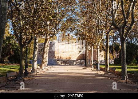 Tempel von Debod im Herbst. Ein berühmtes Wahrzeichen in der Stadt Madrid Stockfoto