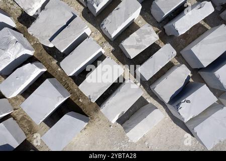 Luftbilddokumentation einer Lagerstätte von Marmorblöcken in Carrara Italien Stockfoto