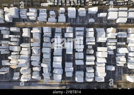 Luftbilddokumentation einer Marmorsteinlagerung in Carrara Stockfoto