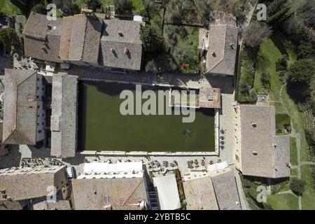 Luftbilddokumentation des alten Dorfes Bagno Vignoni in der Toskana (Italien) Stockfoto