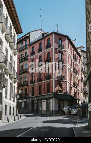 Madrid, Spanien, 11. Oktober 2020: Segovia Straße im Zentrum von Madrid. Sonniger Tag, Europa Stockfoto