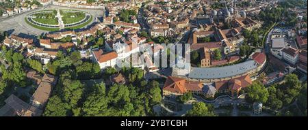 Padua, Venetien, Italien. Prato della Valle. Luftaufnahme mit Drohne des historischen Zentrums von Padua Stockfoto