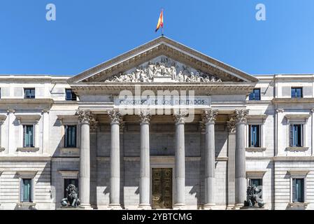 Kongress der spanischen Abgeordneten in Carrera von San Jeronimo in Madrid. Hauptfassade. Auch bekannt als Las Cortes ist der Sitz des spanischen Parlaments Stockfoto