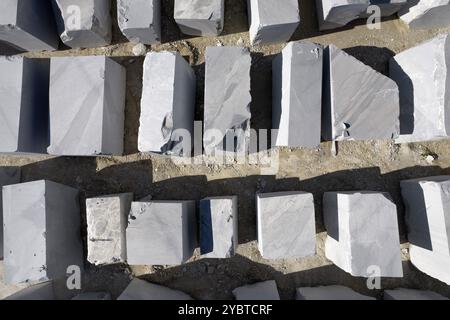 Luftbilddokumentation einer Lagerstätte von Marmorblöcken in Carrara Italien Stockfoto