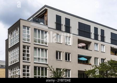 Berlin, 28. Juli 2019: Modernes Wohnhaus in Berlin Mitte, Europa Stockfoto