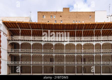 Madrid, Spanien, 1. Mai 2021: Die Beti Jai fronton in Madrid. Es handelt sich um eine Sportstätte im Neo-Mudéjar-Stil, die letzte erhaltene baskische Pelota aus dem 19. Jahrhundert Stockfoto