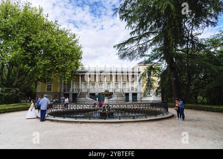 Madrid, Spanien, 16. Mai 2021: Malerischer Blick auf den Capricho Park. El Capricho wurde 1784 vom Herzog und Herzogin von Osuna am Stadtrand von Madrid erbaut Stockfoto