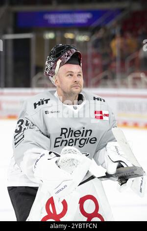 PSD Bank Dome, Düsseldorf, Nordrhein-Westfalen, Julius Hudacek (Koelner Haie, #35), PENNY DEL, Duesseldorfer EG-Koelner Haie am 18.10/2024 Stockfoto