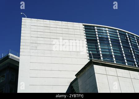 Madrid, Spanien, 11. Oktober 2020: Bürogebäude des Kongresses der spanischen Abgeordnetenversammlung in Madrid. Außenansicht, Europa Stockfoto