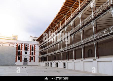 Madrid, Spanien, 1. Mai 2021: Die Beti Jai fronton in Madrid. Es handelt sich um eine Sportstätte im Neo-Mudéjar-Stil, die letzte erhaltene baskische Pelota aus dem 19. Jahrhundert Stockfoto