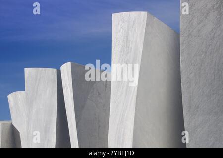 Ausstellung einer Reihe von Marmorblöcken aus Carrara Stockfoto