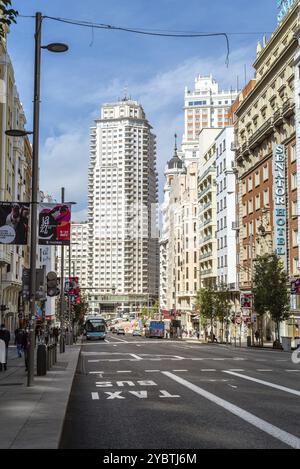 Madrid, Spanien, 18. Oktober 2020: Gran Via Avenue ein sonniger Tag, Europa Stockfoto