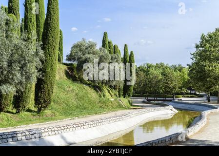 Der Wald der Erinnerung, ein Gedenkgarten im Park von Buen Retiro in Madrid, der an die 191 zivilen Opfer des 2004 Madr erinnert Stockfoto