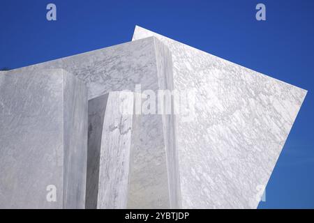 Ausstellung einer Reihe von Marmorblöcken aus Carrara Stockfoto