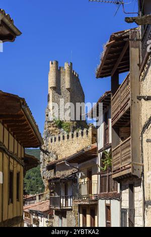 Landschaftlich schöner Blick auf das mittelalterliche Dorf FRIAS in Burgos Stockfoto