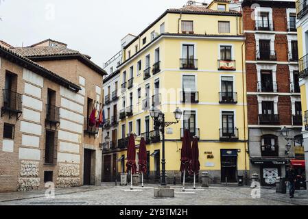 Madrid, Spanien, 4. Oktober 2020: Malerischer Blick auf die Plaza de San Andres, den Platz St. Andrew, im Viertel Latina im Zentrum von Madrid, Europa Stockfoto