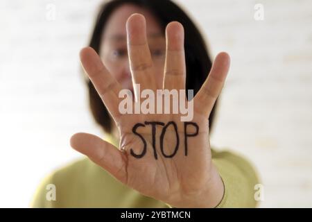 Hör auf, eine Frau sagt nein Stockfoto