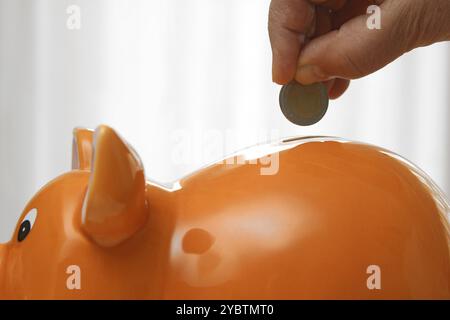 Lohnt es sich immer noch zu sparen? Stockfoto