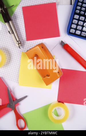 Präsentationen von verschiedenen unverzichtbaren Accessoires für die moderne Schule Stockfoto