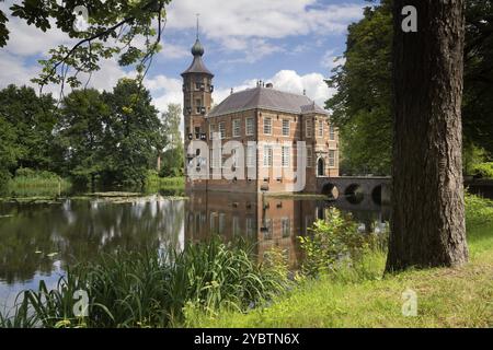 Schloss Bouvigne in der Nähe der niederländischen Stadt Breda aus den umliegenden Park gesehen Stockfoto