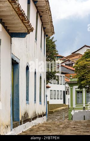 Alte Kolonialhäuser in den Straßen der historischen Stadt Diamantina in Minas Gerais Stockfoto