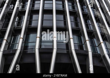 Madrid, Spanien, 28. März 2021: Bürogebäude von Torre Europa im Finanzviertel AZCA. Business Concept, Europa Stockfoto