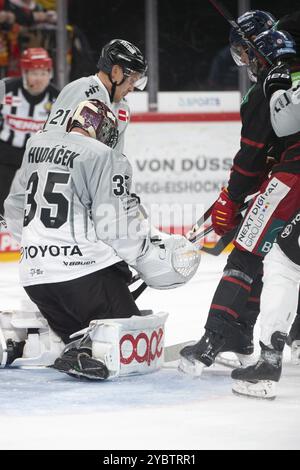 PSD Bank Dome, Düsseldorf, Nordrhein-Westfalen, Julius Hudacek (Koelner Haie, #35), PENNY DEL, Duesseldorfer EG-Koelner Haie am 18.10/2024 Stockfoto