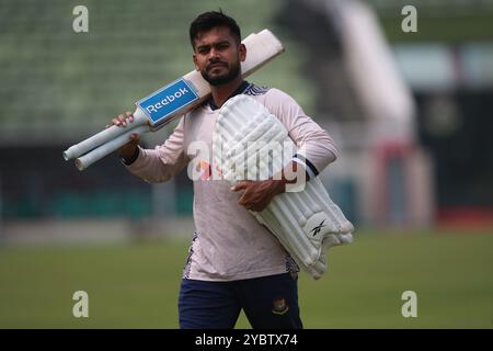 Mehedi Hasan Miraz während des Bangladesch-Teams nimmt an einer Trainingseinheit im Sher-e-Bangla National Cricket Stadium (SBNCS) in Mirpur, Dhaka, Bangladesch Teil. Stockfoto