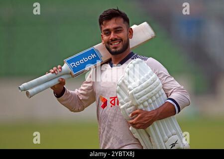 Mehedi Hasan Miraz während des Bangladesch-Teams nimmt an einer Trainingseinheit im Sher-e-Bangla National Cricket Stadium (SBNCS) in Mirpur, Dhaka, Bangladesch Teil. Stockfoto