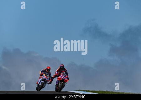 Rennen von Qatar Airways Grand Prix der MotoGP von Australien auf dem Phillip Island Circuit. Australien 20. Oktober 2024 im Bild: Marc Marquez und Jorge Martin Carreras del Gran Premio Qatar Airways de MotoGP de Australia en el circuito de Phillip Island. 20 de Octubre de 2024 POOL/MotoGP.com/Cordon Pressebilder sind nur für redaktionelle Zwecke bestimmt. Obligatorischer Vermerk: © MotoGP.com Credit: CORDON PRESS/Alamy Live News Stockfoto