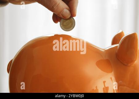 Lohnt es sich immer noch zu sparen? Stockfoto