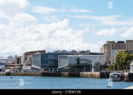 Santander, Spanien, 13. September 2020: Blick auf das Centro Botin, ein Kunstzentrum, das von dem Pritzker-Preisträger Renzo Piano, Europa, entworfen wurde Stockfoto